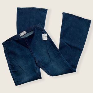 Free People Gummy Flared Pull-On Jeans Size 28